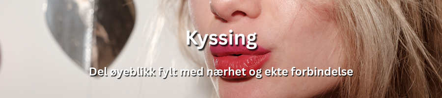 To personer deler et nært og romantisk øyeblikk med et kjærlig kyss